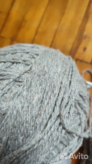 Шерстяная нить, нитки в клубках и мотках. Пряжа