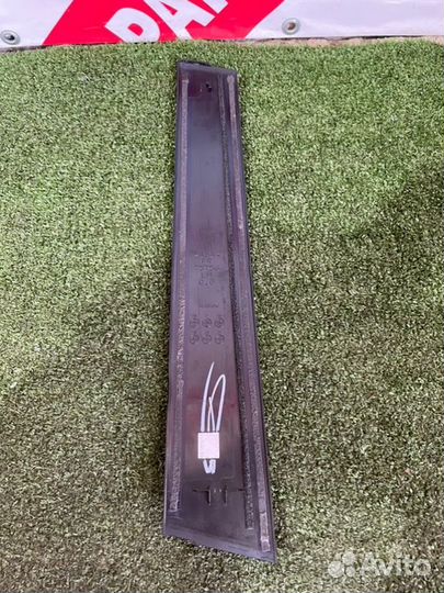 Накладка рамки двери передняя левая Toyota Camry