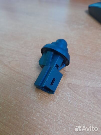 Концевик двери Renault logan