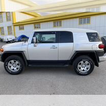 Toyota FJ Cruiser 4.0 AT, 2008, 168 000 км, с пробегом, цена 1 700 000 руб.