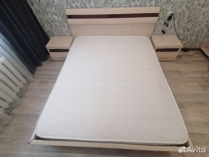 Кровать двухспальная 160 200 с матрасом и тумбами