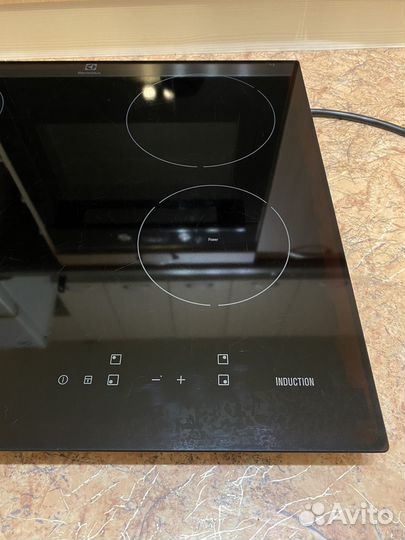 Индукционная варочная панель Electrolux