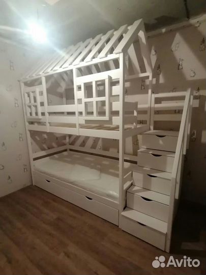 Кровать двухъярусная домик из массива