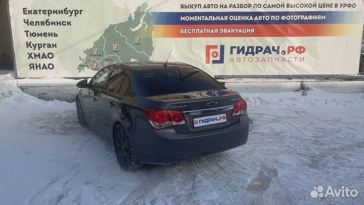 Стекло двери передней правой Chevrolet Cruze 96845