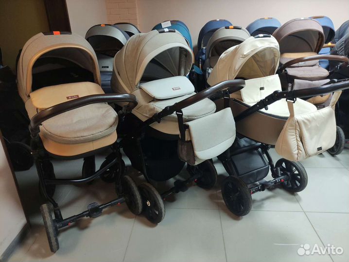 Коляска tutis со смотровым окном