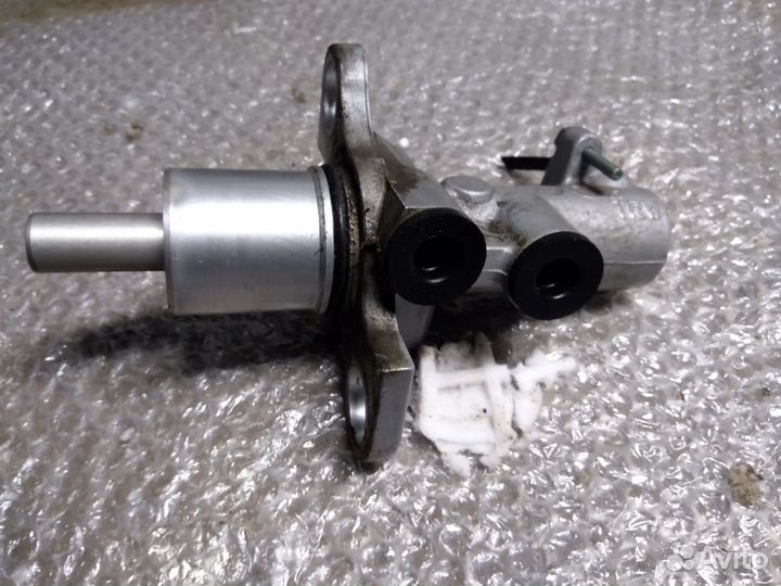 Главный тормозной цилиндр audi A8 D3