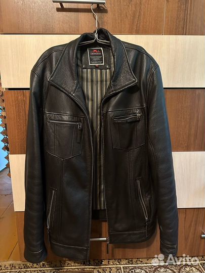 Демисезонная кожаная куртка