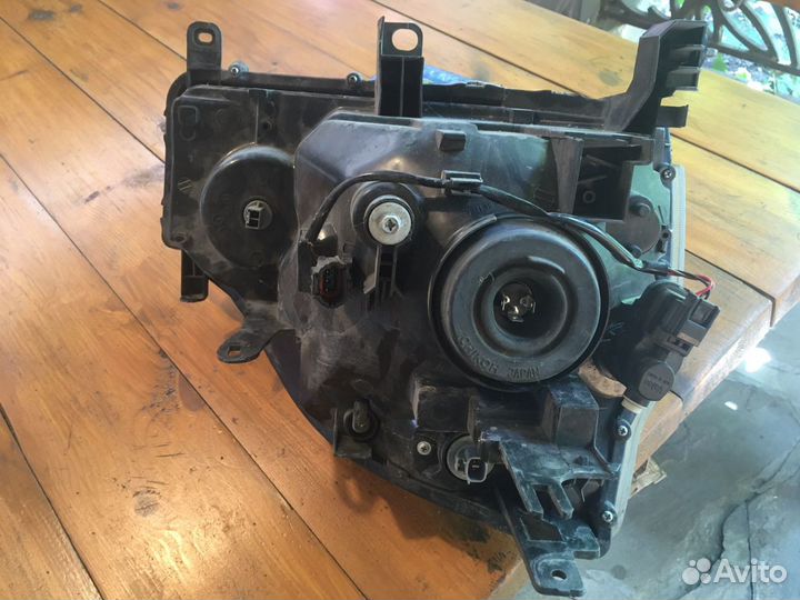 Левая фара на nissan x treil t 31