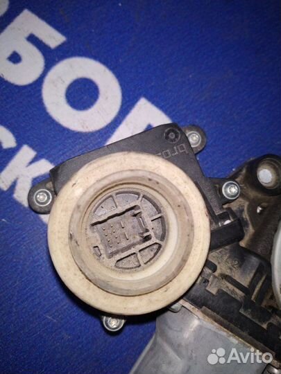 Передний левый стеклоподъемник Toyota Camry 40