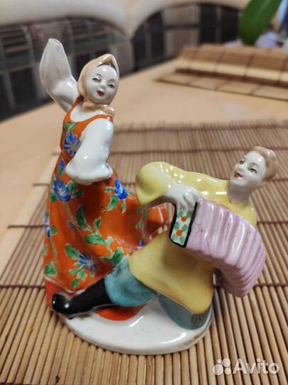 Фарфоровая статуэтка Кадриль Дулево