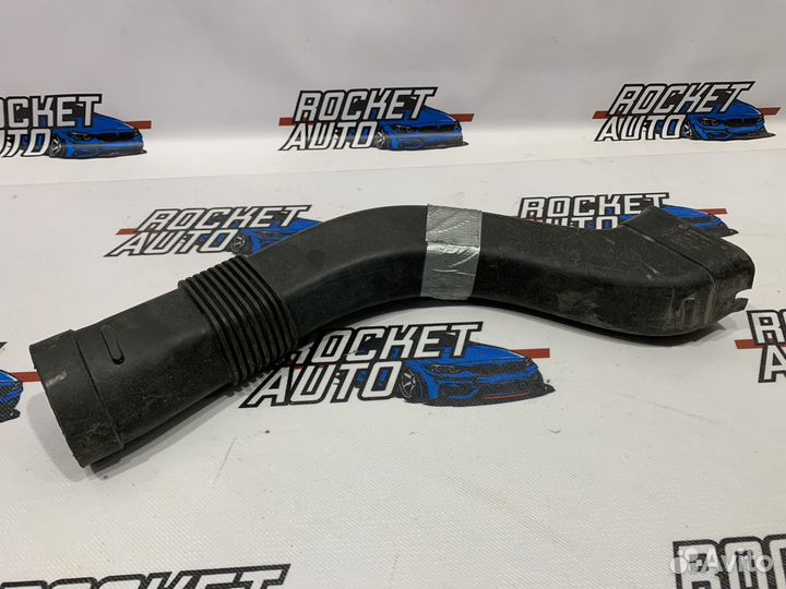 Воздуховод BMW 750i 13717577473