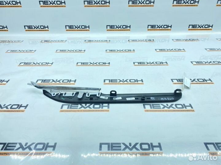 Накладка центральной консоли правая Bmw 7-Series