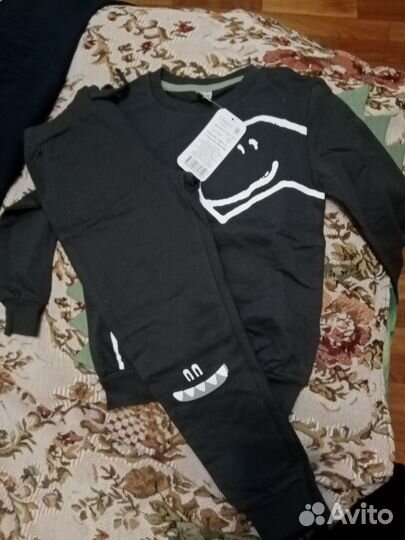 Продам костюм новый