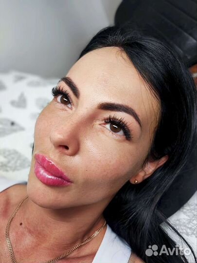 Наращивание ресниц, бровист