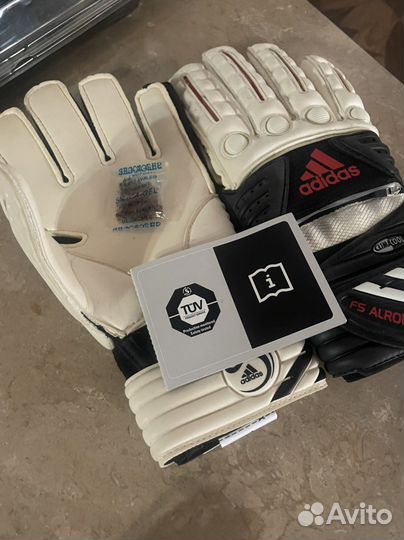 Вратарские перчатки adidas предатор