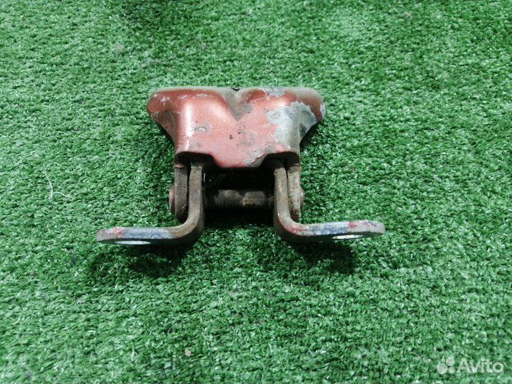 Петля двери передняя левая Nissan Micra K12E