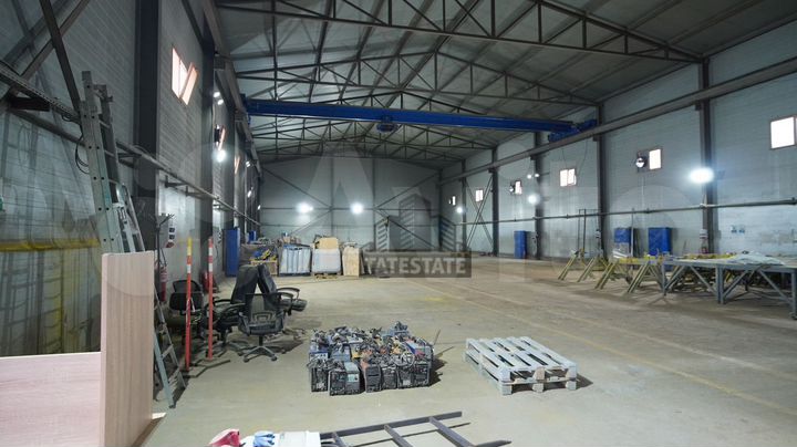 Склад- производство с балкой, 880 м²