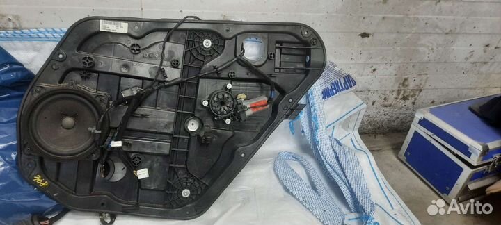 Стеклоподъемник задний правый Хендай i 40