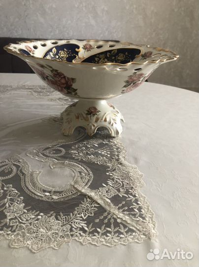 Ваза для фруктов на ножке