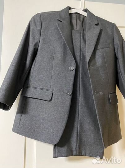 Школьный костюм (форма) серый на мальчика 134