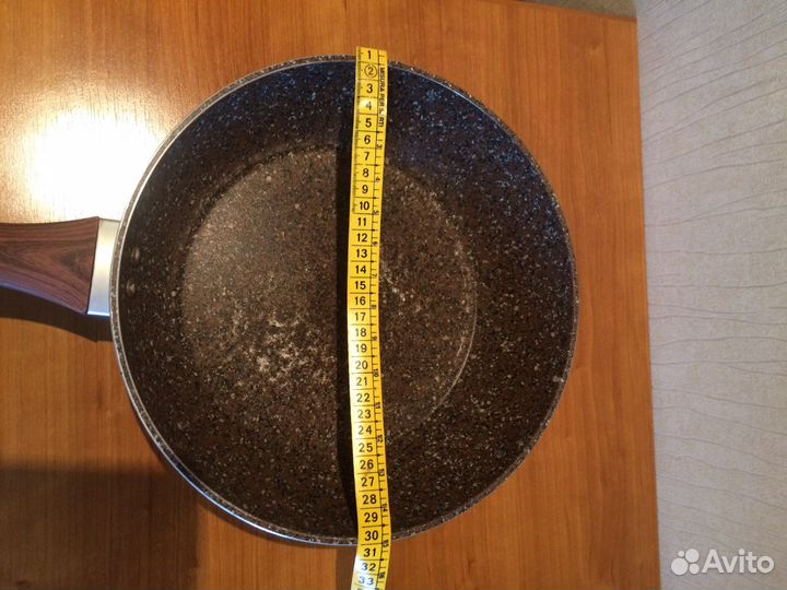 Сковорода,стаканы с крышкой,ручка для сковороды