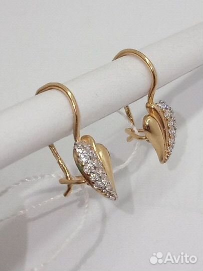 Золотые серьги с камнем