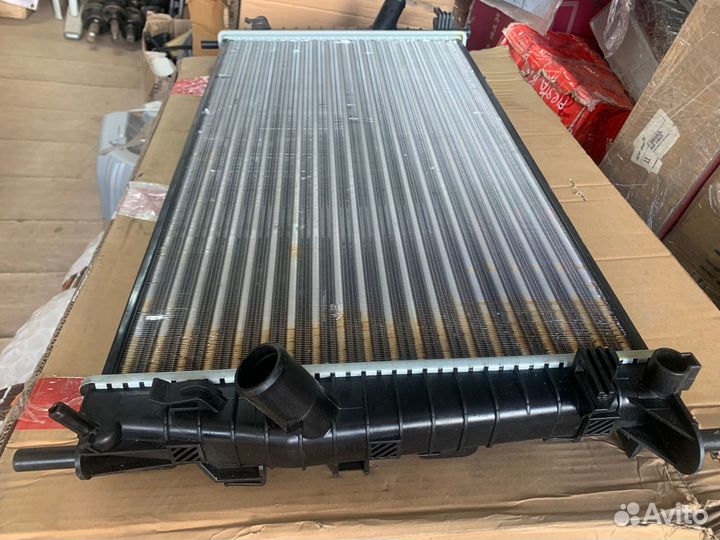 Радиатор охлаждения Ford Focus II 04-08 /Mazda 3