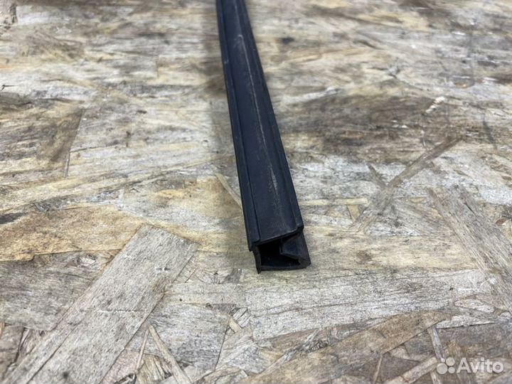 Уплотнитель стекла двери передний левый LADA Vesta