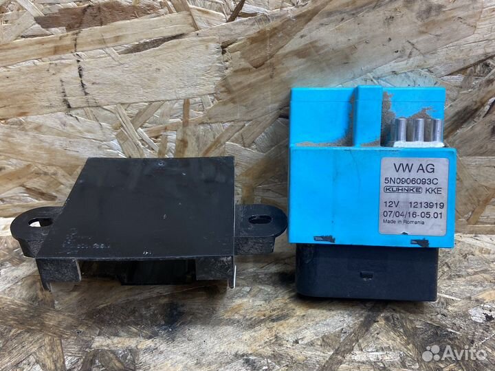 Блок управления бензонасосом vw tiguan