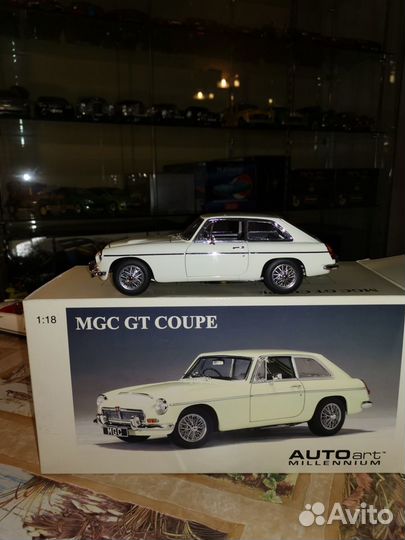 1/18 Autoart MGC GT Coupe, Snowberry белая