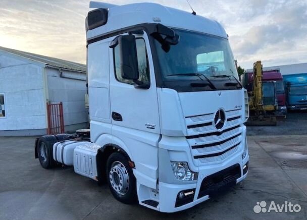 Pазбираем грузовик Mercedes-Benz Actros mpiv с 201