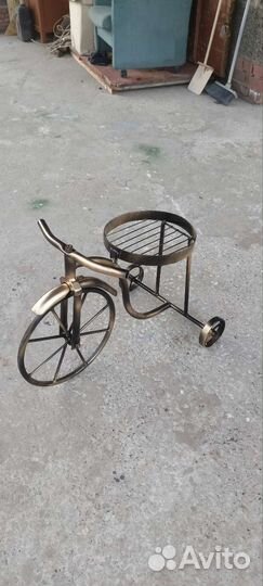 Подставка под цветы металлическая