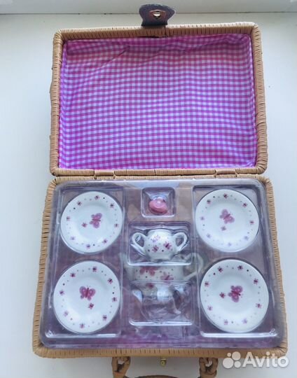 Детский набор посуды в корзине для пикника