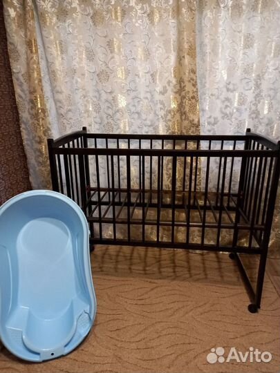 Кровать и ванночка