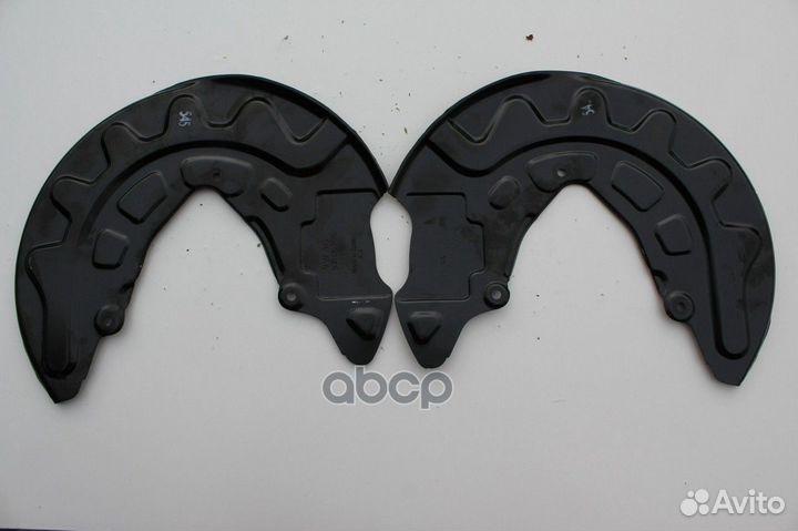 Щиток тормозного диска передний правый 5Q061531