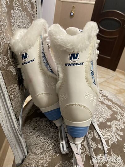 Коньки женские