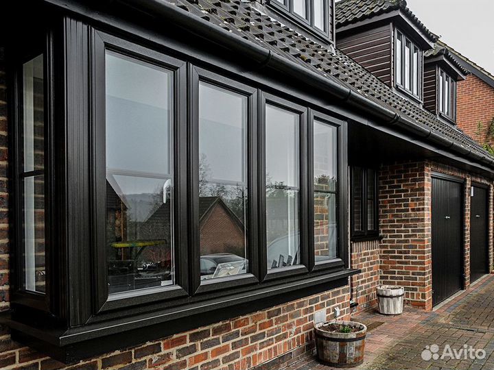 Окна коричневые в дом