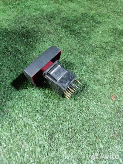 Кнопка аварийной сигнализации LADA Kalina