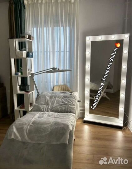 Гримёрное зеркало 60 на 60 Белое