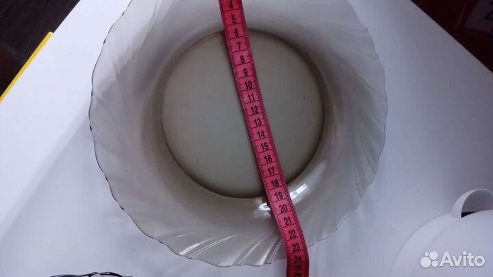 Тарелки из тёмного стекла