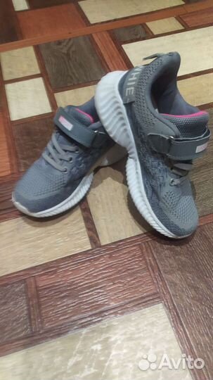Кроссовки для девочки