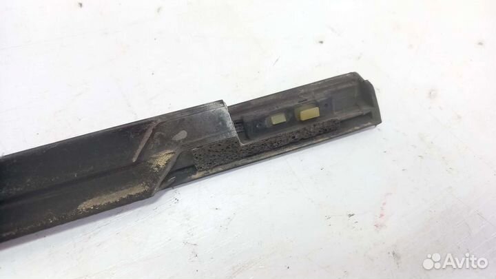 Уплотнитель стекла передний правый Ford Focus 3