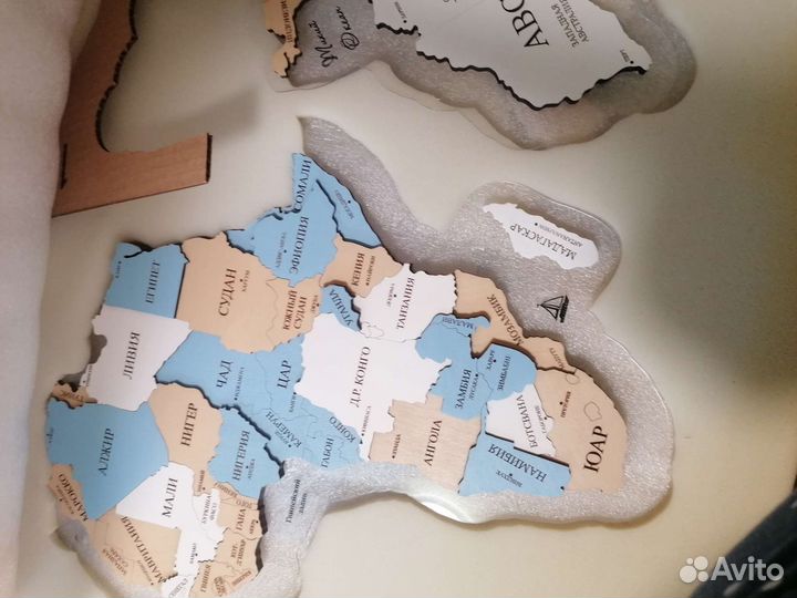 Деревянная карта мира