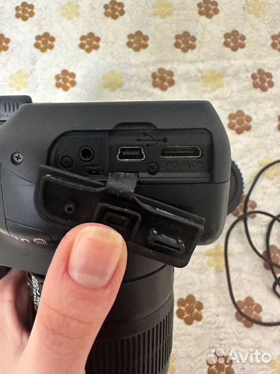 Продам зеркальный фотоаппарат Canon EOS 1100d