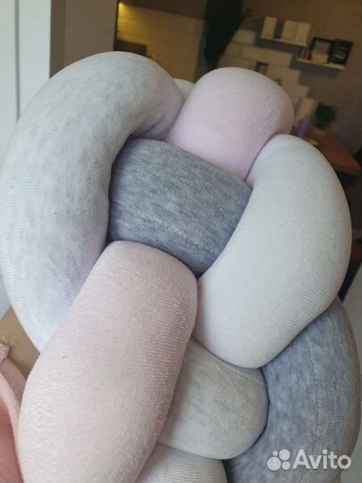 Комплект бортикови и косичка в кроватку 120 на 60