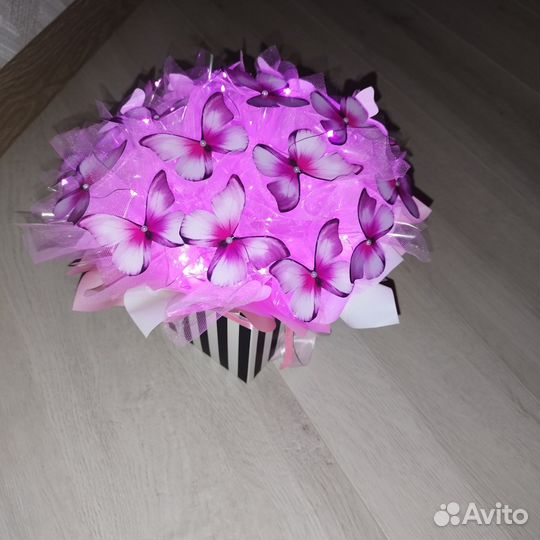 Букет бабочек светящихся