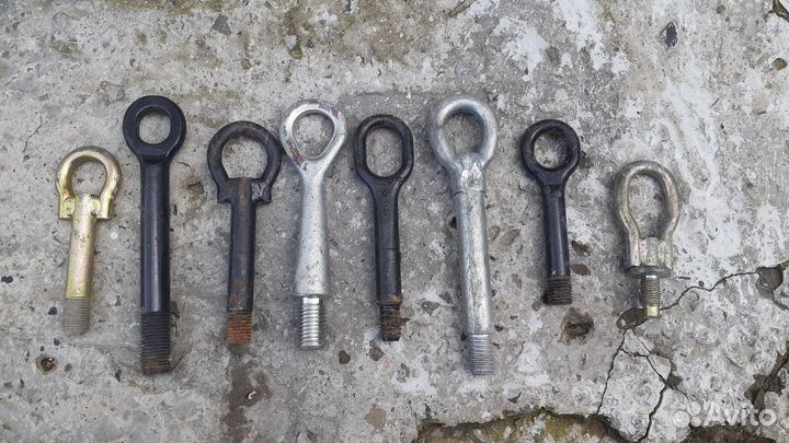 Буксировочный крюк