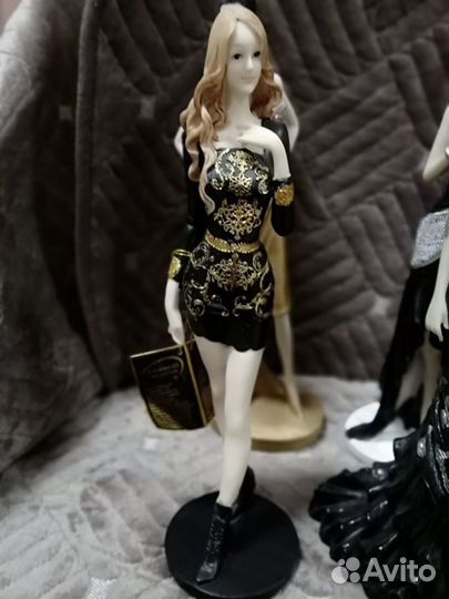 Статуэтка балерина и модель на подиуме