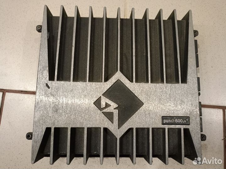 Автомобильный аудиоусилитель