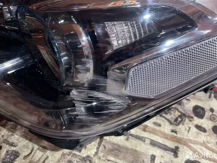 Левая фара Hyundai Genesis G70 2017-2021